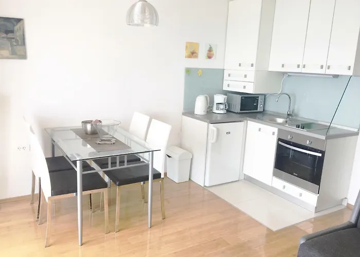 Sol - 5m From The Sea *